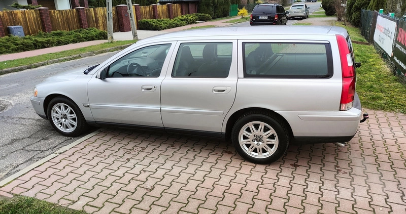 Volvo V70 cena 12999 przebieg: 249000, rok produkcji 2005 z Wieruszów małe 667